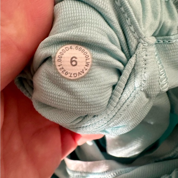 Lululemon High-Rise Hotty Hot Shorts 4” - Picture 3 of 3